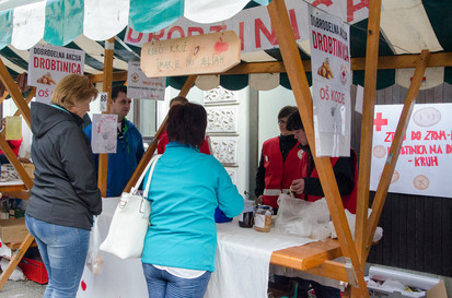 stojnica na prazniku Kozjanskega jabolka v Podsredi